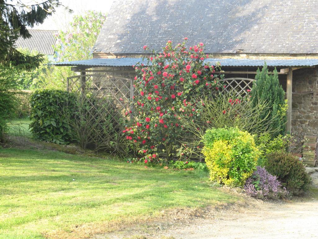 Chambres D'Hotes La Pinderie Val-Couesnon Exteriör bild