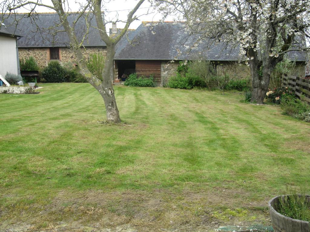 Chambres D'Hotes La Pinderie Val-Couesnon Exteriör bild